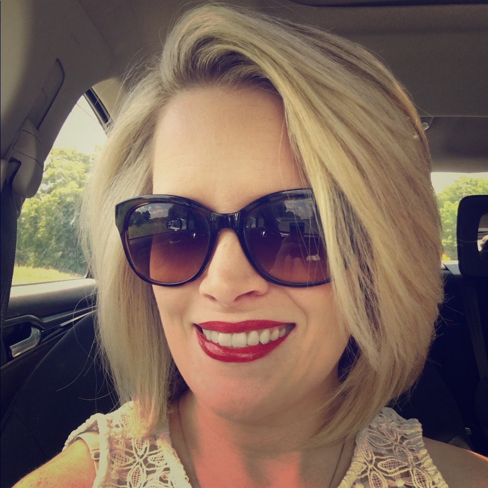 Meet your Posher, Jennifer